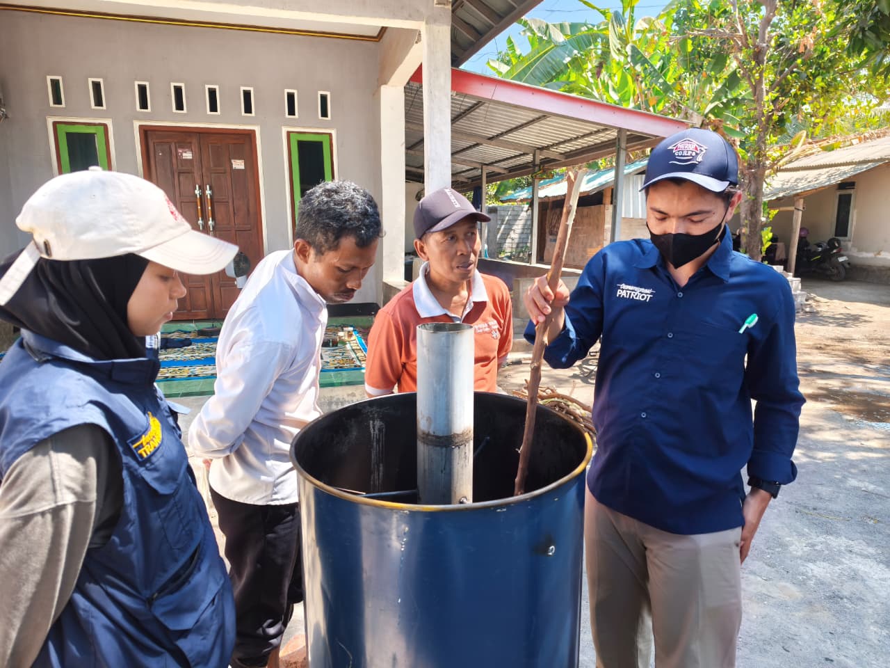 TEP ITS Sulap Limbah Pertanian menjadi Biochar Bernilai Guna di NTB