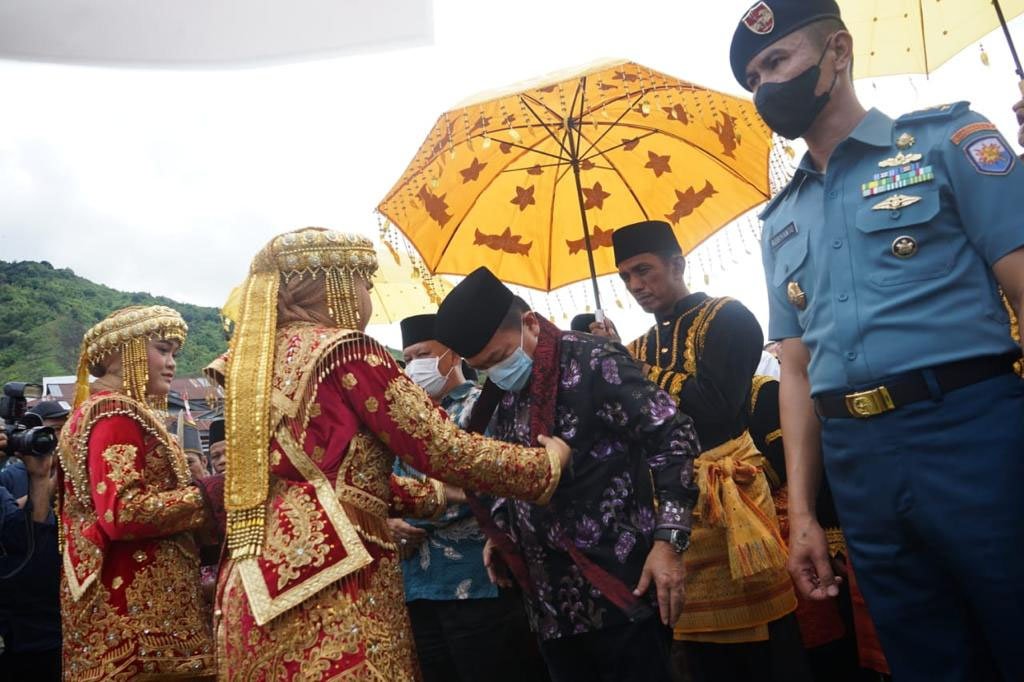 Al Haris Terima Gelar Adat Depati Tiang Negeri