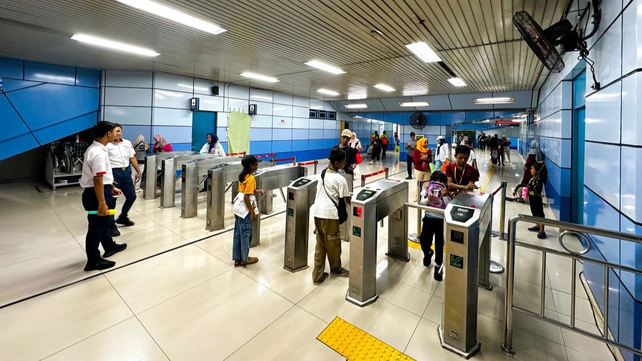 Gelaran TNI Fair Bikin Stasiun Ramai, KAI Commuter Operasikan 1.063 Perjalanan di Akhir Pekan Ini