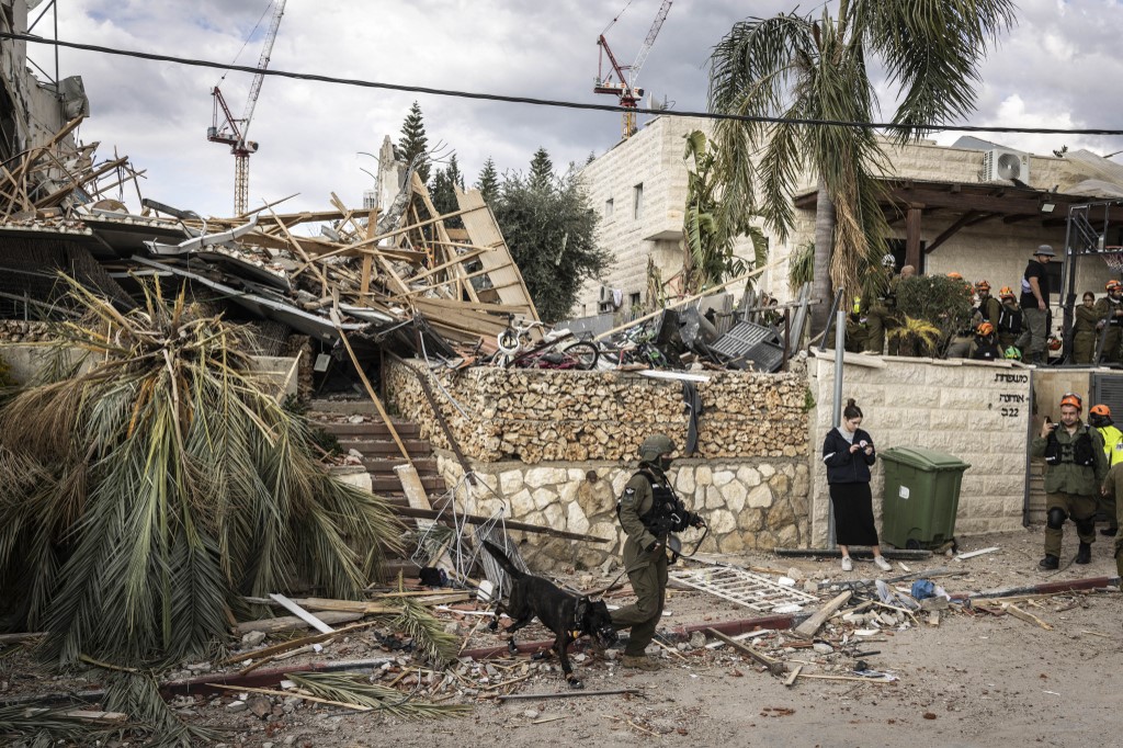 Sembilan Warga Israel Tewas dan 11 Lainnya Hilang Pasca Serangan Rudal Iran 