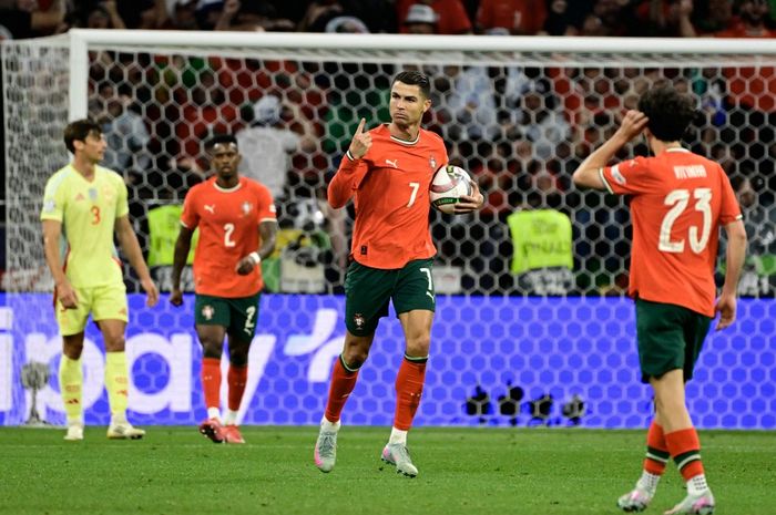 Tangis Ronaldo Pecah Pasca Bawa Portugal Juara: Kami Orang Kecil dengan Ambisi Besar!