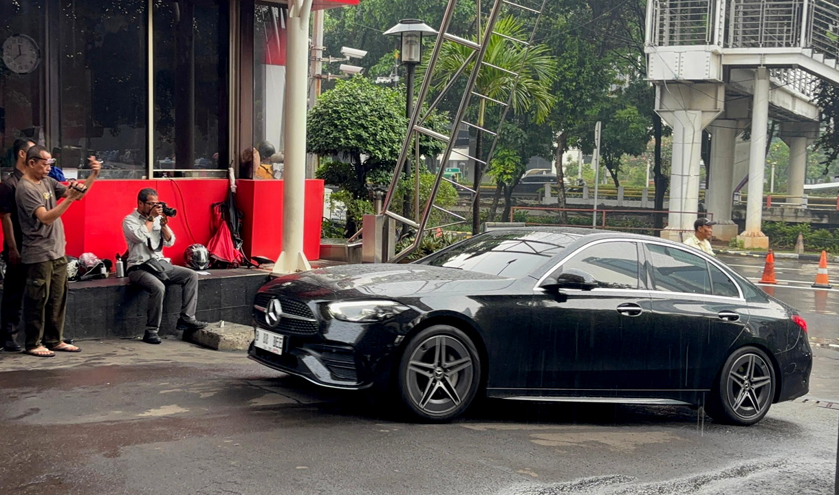 KPK Sita 2 Mobil Mewah Milik Immanuel Ebenezer yang Disembunyikan