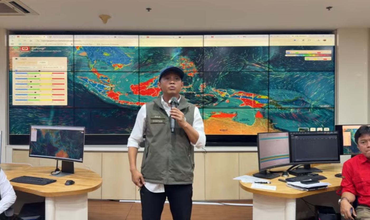Ketika Menhut Raja Juli Bilang Asap Karhutla Tak Punya KTP, Bisa Berembus ke Negara Tetangga