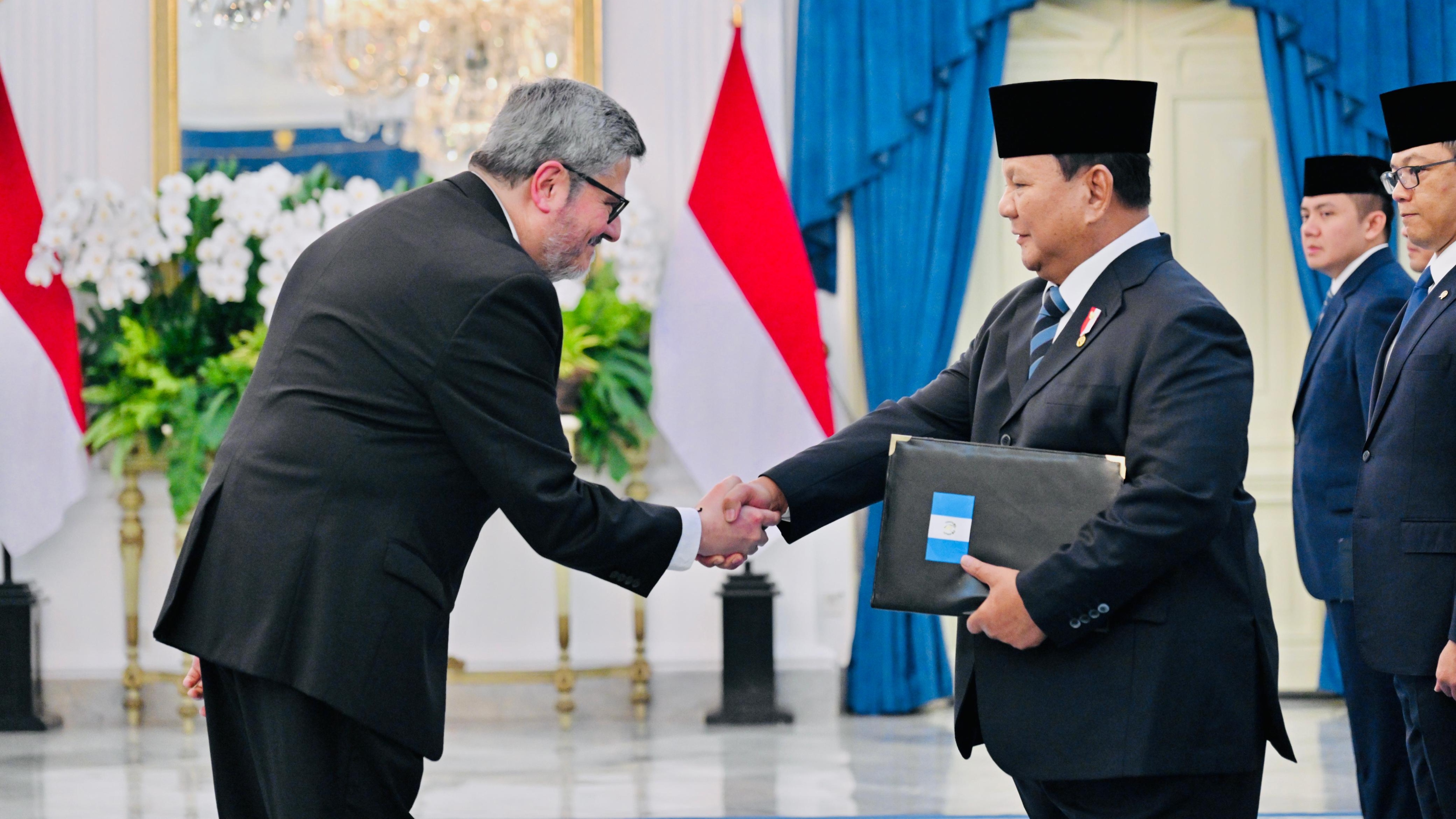 Presiden Prabowo Terima Surat Kepercayaan Sembilan Duta Besar Negara Sahabat