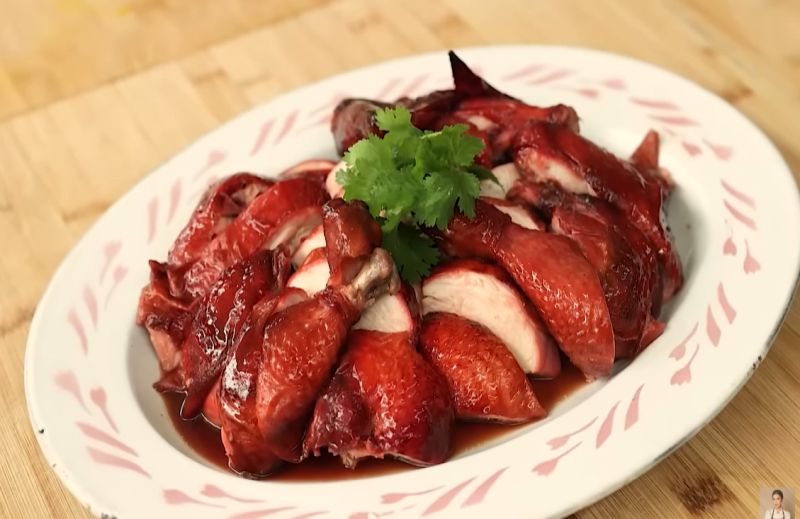 Spesial Imlek, Chef Devina Hermawan Berikan Resep Masak Ayam Panggang Madu Khas Resto Chinese