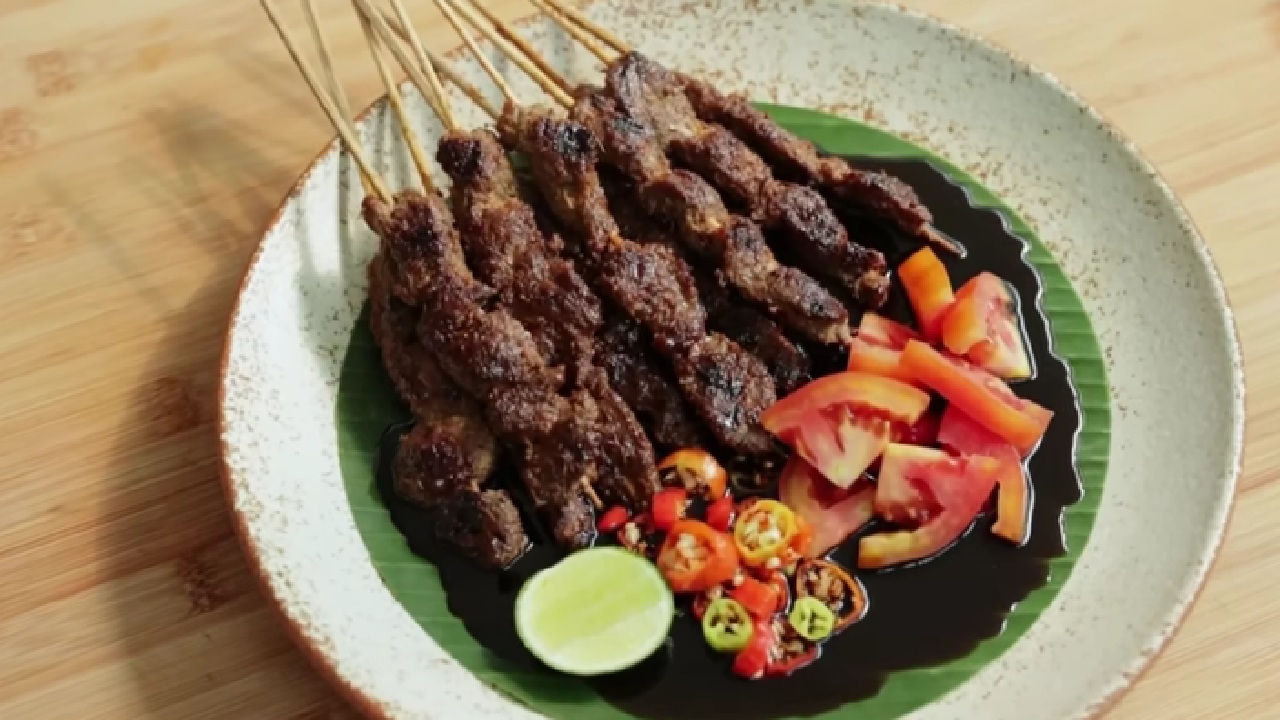Empuk Meresap! Resep Sate Kambing Spesial Idul Adha Ala Chef Devina Hermawan