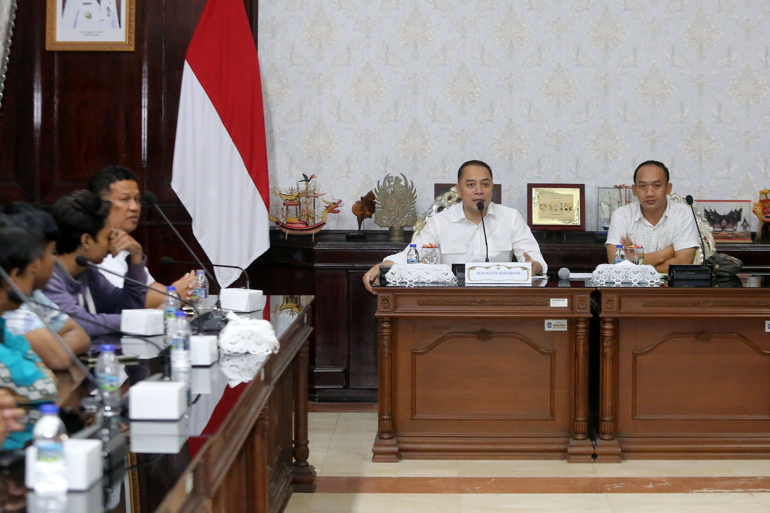 31 Karyawan Adukan Ijazah Ditahan, Eri Cahyadi Buka Posko Pengaduan