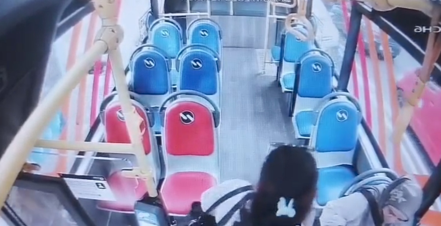 Aksi Pencurian Laptop di Transjakarta oleh Wanita Berkerudung, Keamanan Transportasi Umum Disorot