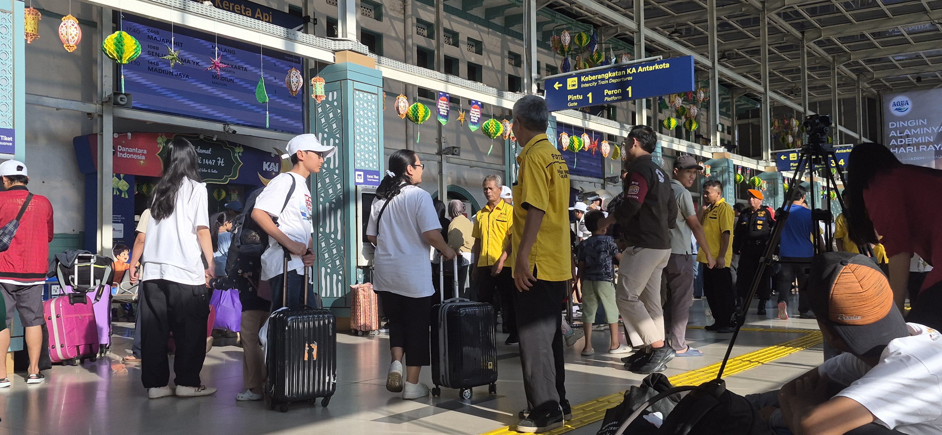 Porter di Pasar Senen Panen Rezeki dari Arus Mudik, Sehari Bisa Kantongi Rp400 Ribu