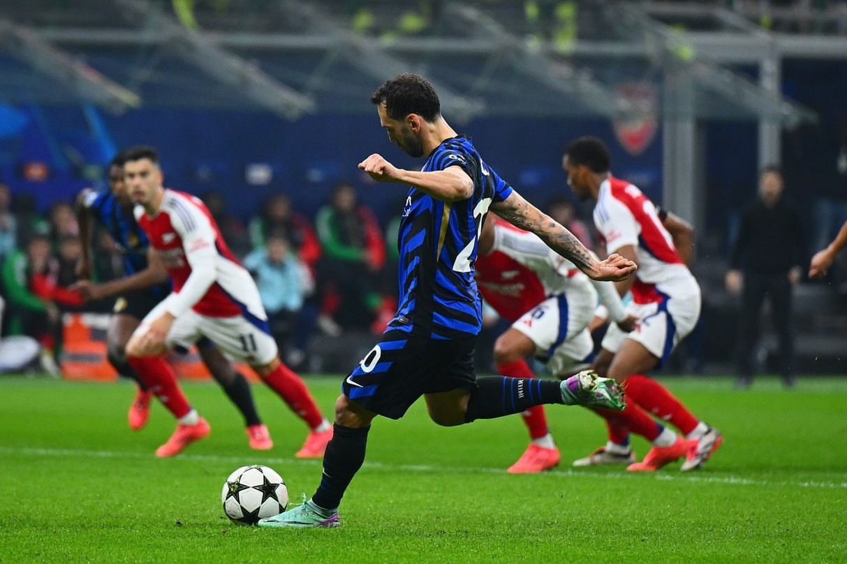 Hasil Inter Milan vs Arsenal Liga Champions 2024/2025: Penalti Hakan Calhanoglu Bawa Nerazzurri Bekuk The Gunners 