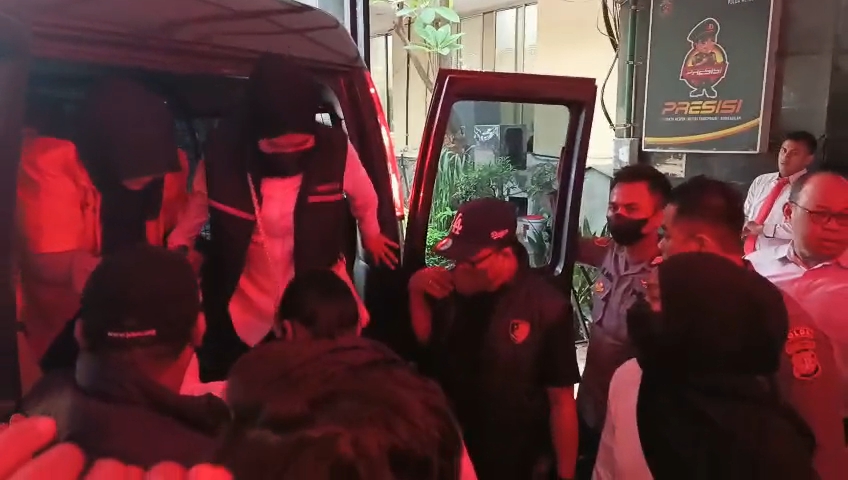 Roy Suryo dan Dokter Tifa Kembali ke PMJ usai Dirawat di RS Polri: Siap Diserahkan ke Kejari
