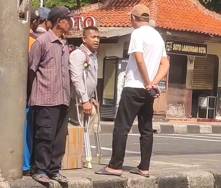 Viral Pria Disabilitas Diusir Oknum Sopir Saat Hendak Naik Taksi Online di Terminal Kampung Rambutan