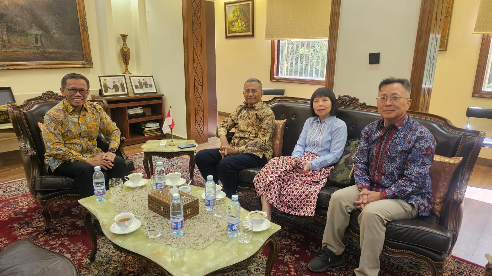 Setengah Dibuka