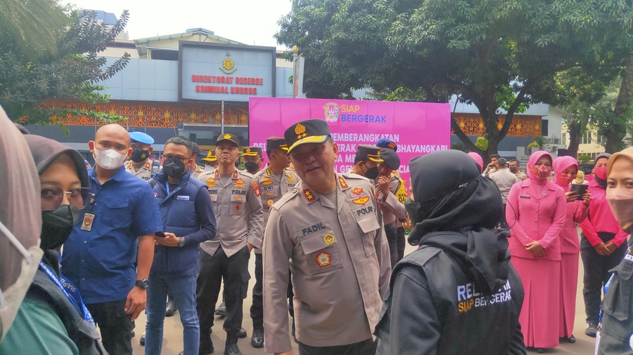 Polda Metro Berangkatkan Puluhan Relawan dan Bantuan Logistik untuk Korban Gempa Cianjur