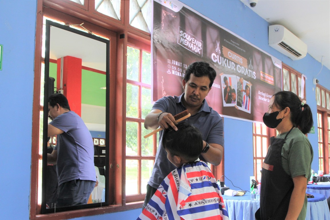 Program CurTis Pertamina Berdayakan Barber Lokal dan Layani Cukur Gratis Jelang Idulfitri di Kukar