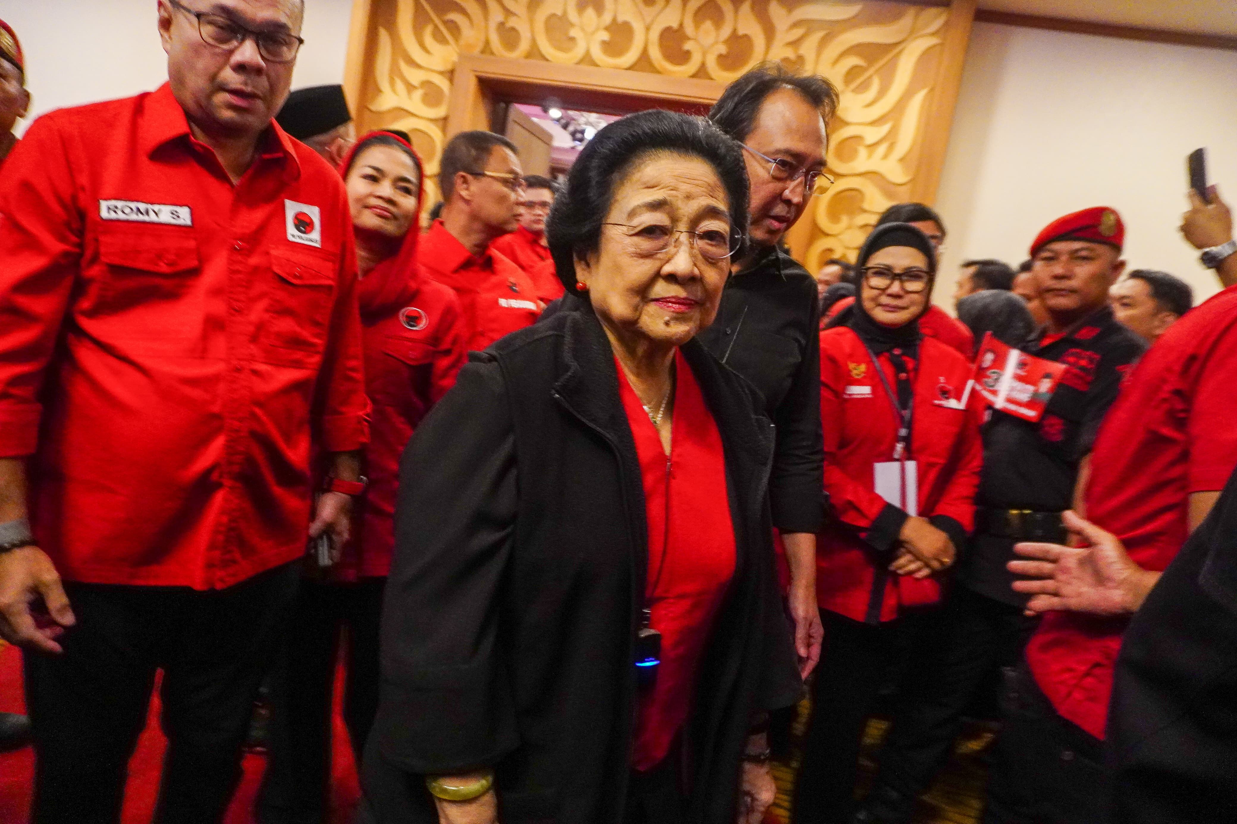 Megawati Minta Kader PDIP Menangkan Risma-Gus Hans di Pilgub Jatim 2024, Targetkan 60 Persen Suara