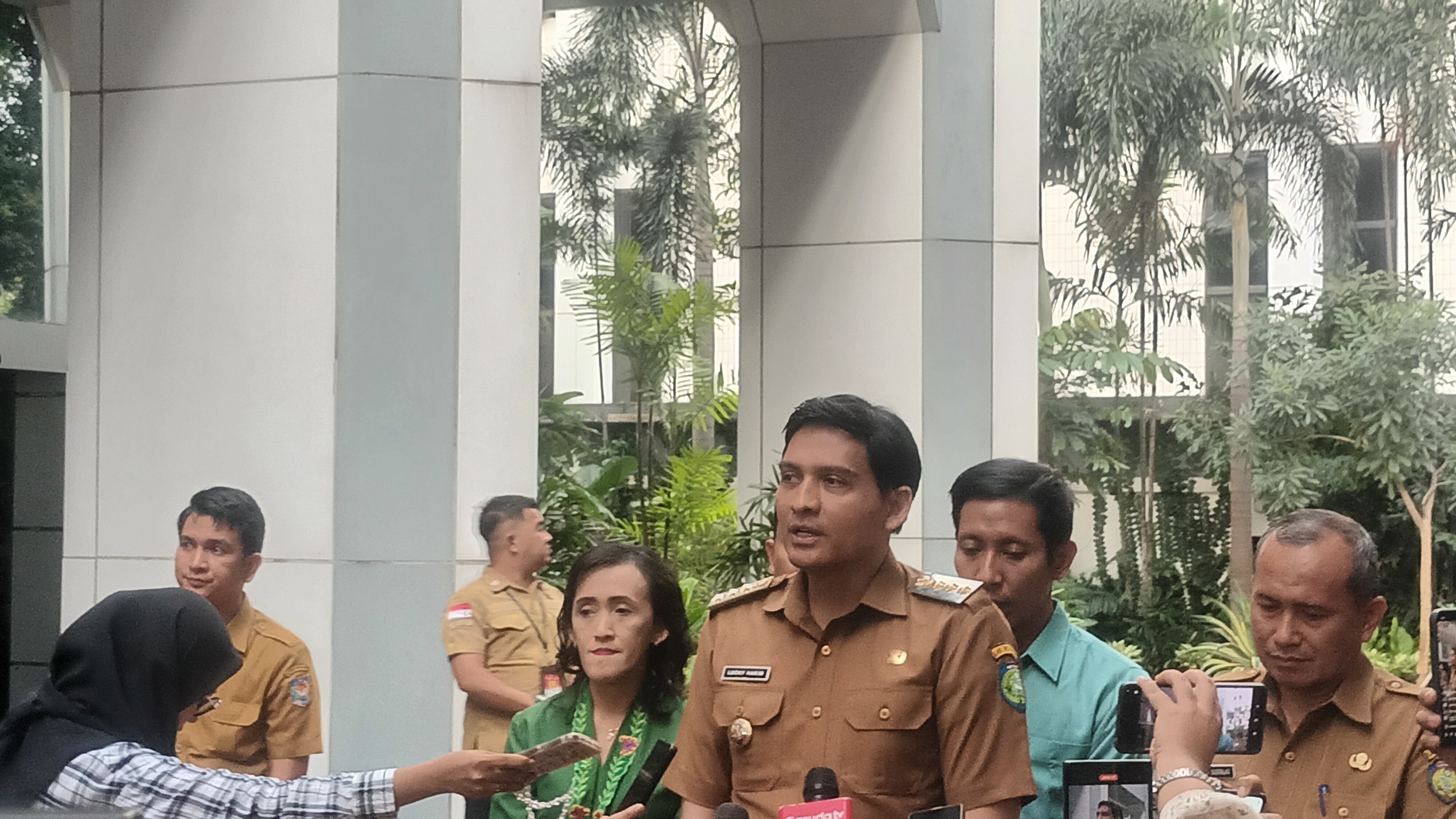 Lucky Hakim Tegaskan Liburan ke Jepang Pakai Dana Pribadi, Bukan Fasilitas Negara