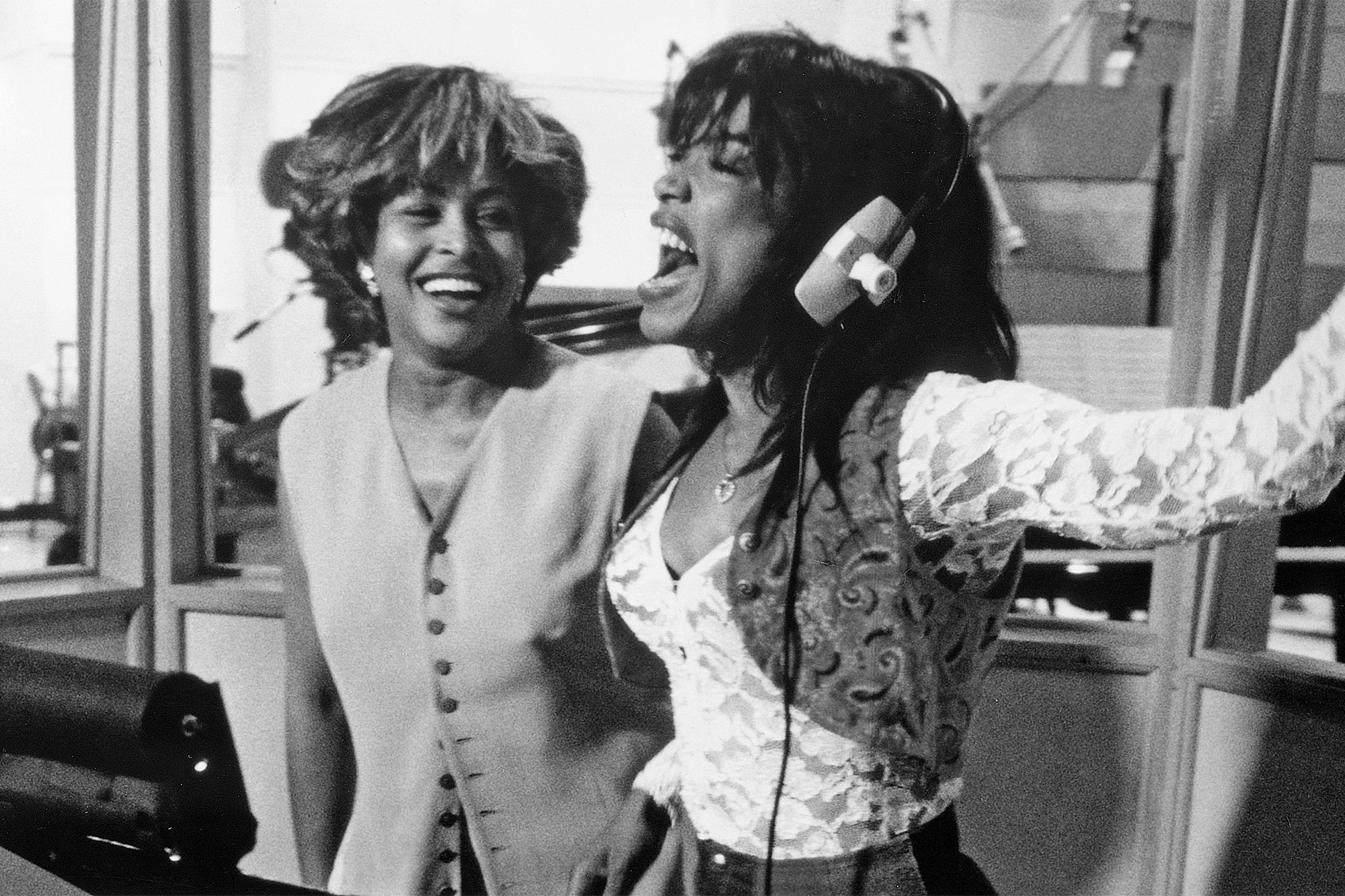 Angela Basset Perankan Tina Turner dalam 