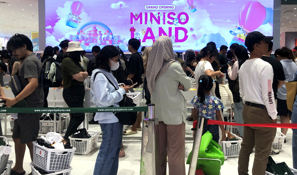 Belanja di Miniso X Harry Potter Central Park Dibatasi 10 Menit Buntut Mambludaknya Antrean Pengunjung 