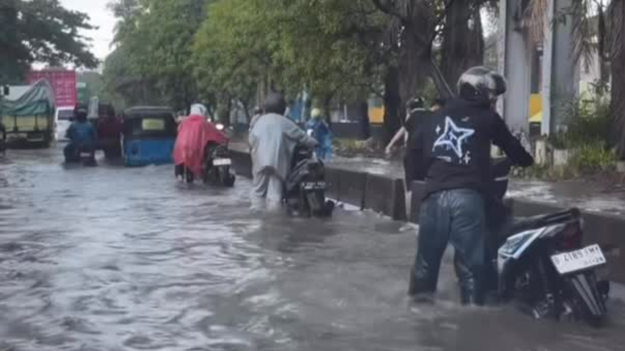 22 Titik Lokasi Banjir Jakarta Hari Ini, Awas Macet Hindari saat Pulang Kerja 