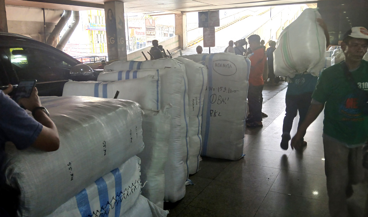 Curhat Porter Tanah Abang di Bulan Ramadhan 2025: Capeknya Udah Dua Kali Lipat