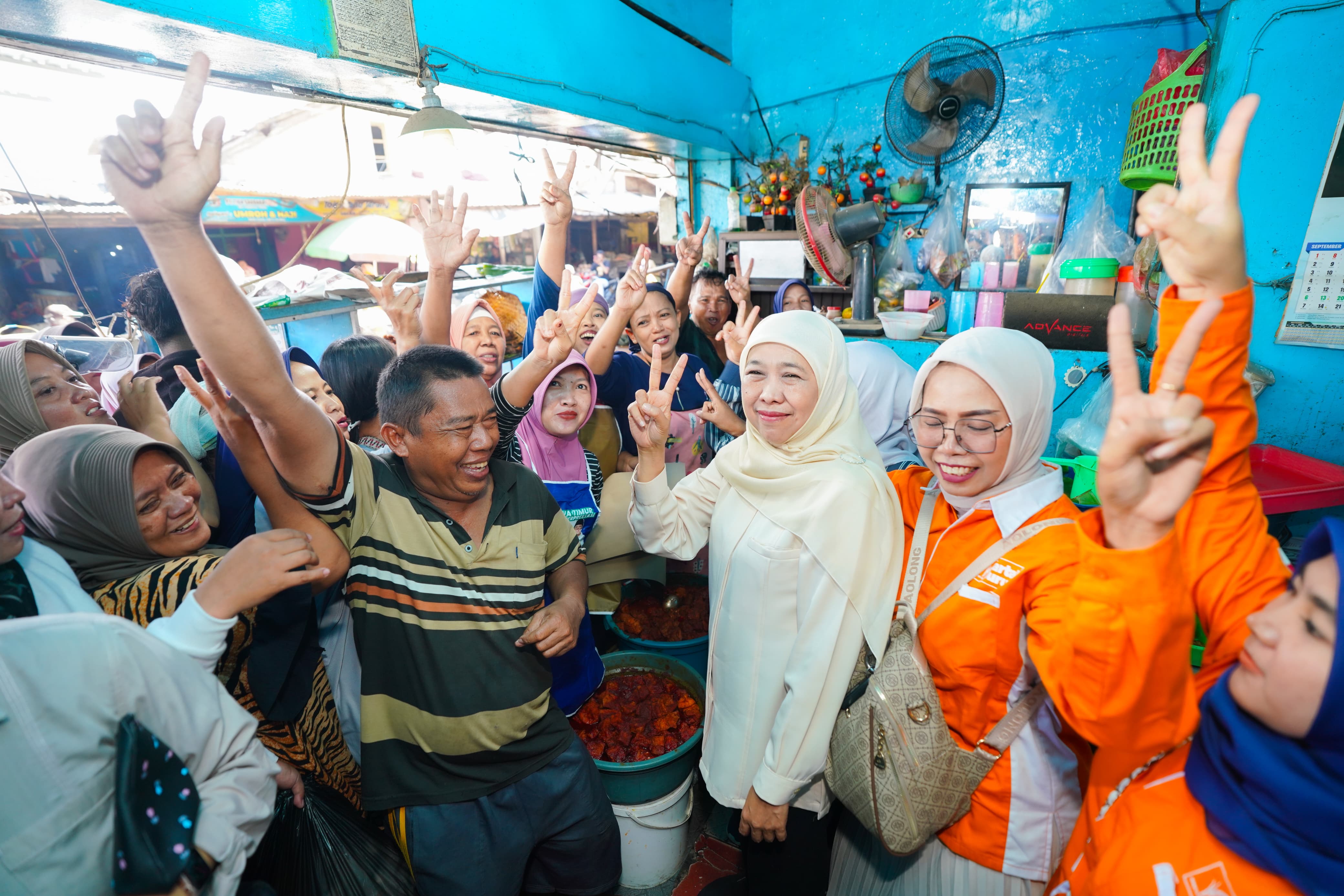 H-1 Debat Kedua Pilgub Jatim, Khofifah Blusukan ke Pasar Kota Pasuruan