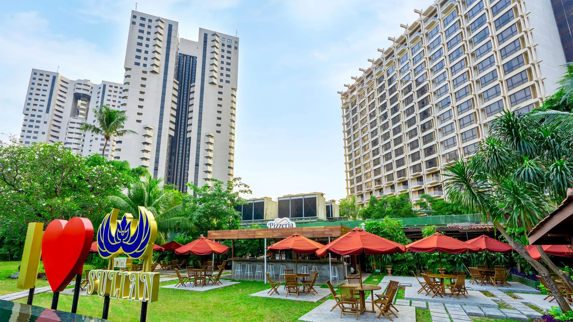Hamdan Zoelva: Eksekusi Hotel Sultan Perlu Kajian Hukum Lanjutan