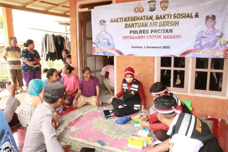 Polres Pacitan Gelar Bakti Kesehatan, Beri Pelayanan Gratis