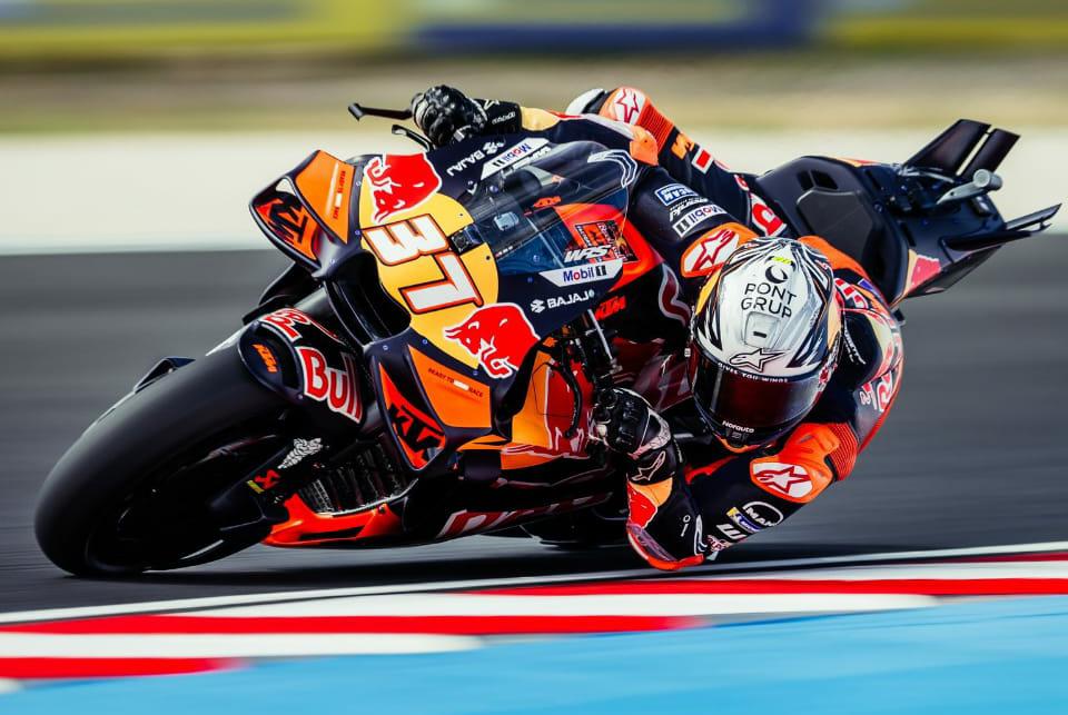 MotoGP Hungaria 2025: Acosta Crash di Balaton Park, Tapi Kalahkan Marc Marquez Saat Latihan