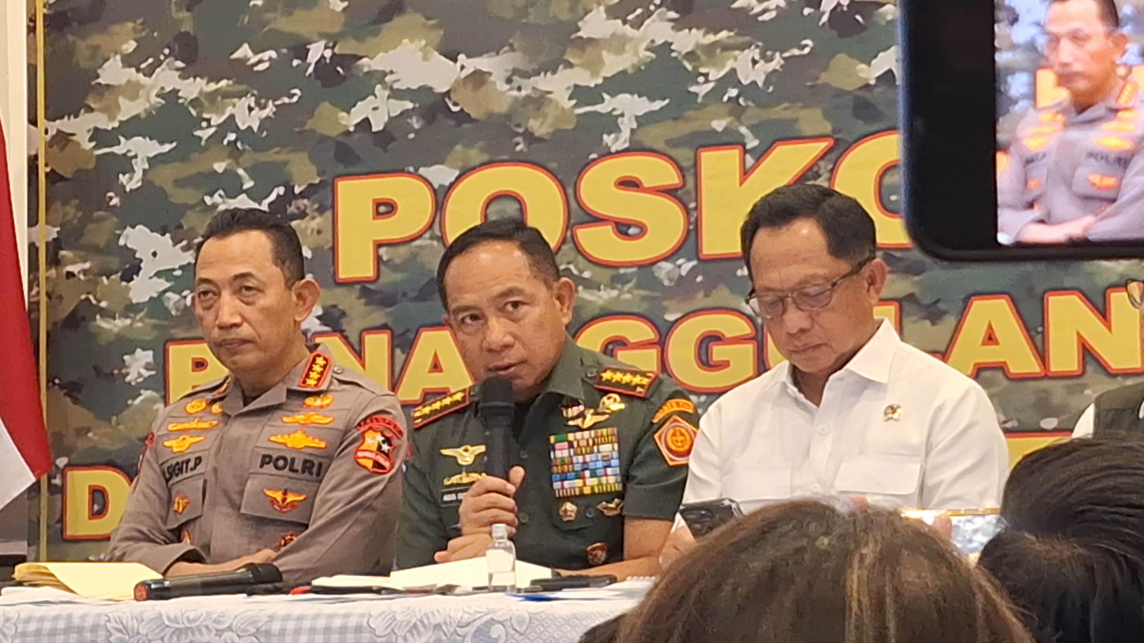 TNI Klarifikasi Bantuan Logistik Dilempar dari Heli: Lokasi Pendaratan Tak Memungkinkan