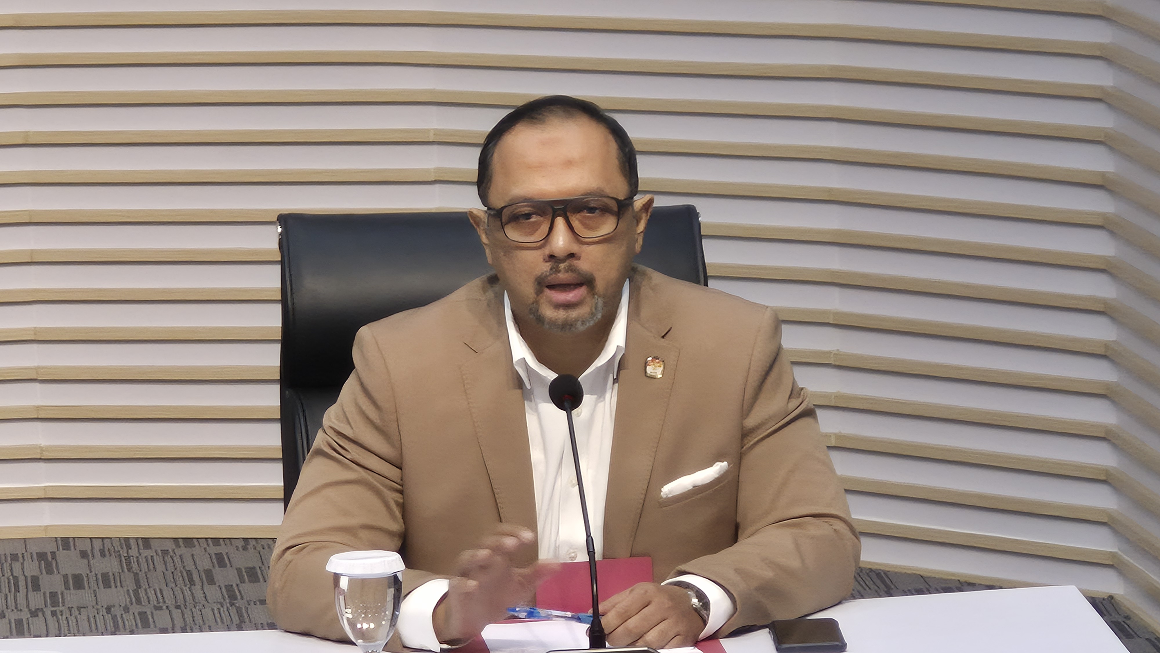 Hasto Minta Keluarga Jokowi Diperiksa, KPK: Silahkan Melapor