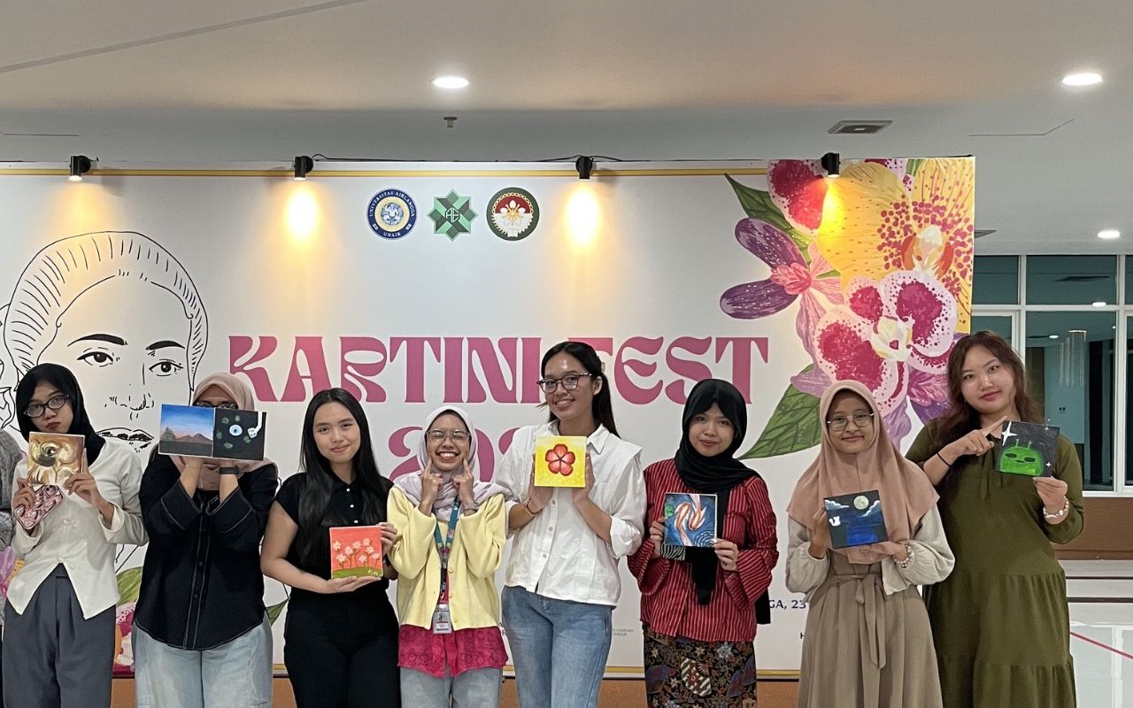 Kembali ke Masa Kecil Lewat Warna, Workshop Mewarnai di Kartini Fest Unair Jadi Terapi Emosional