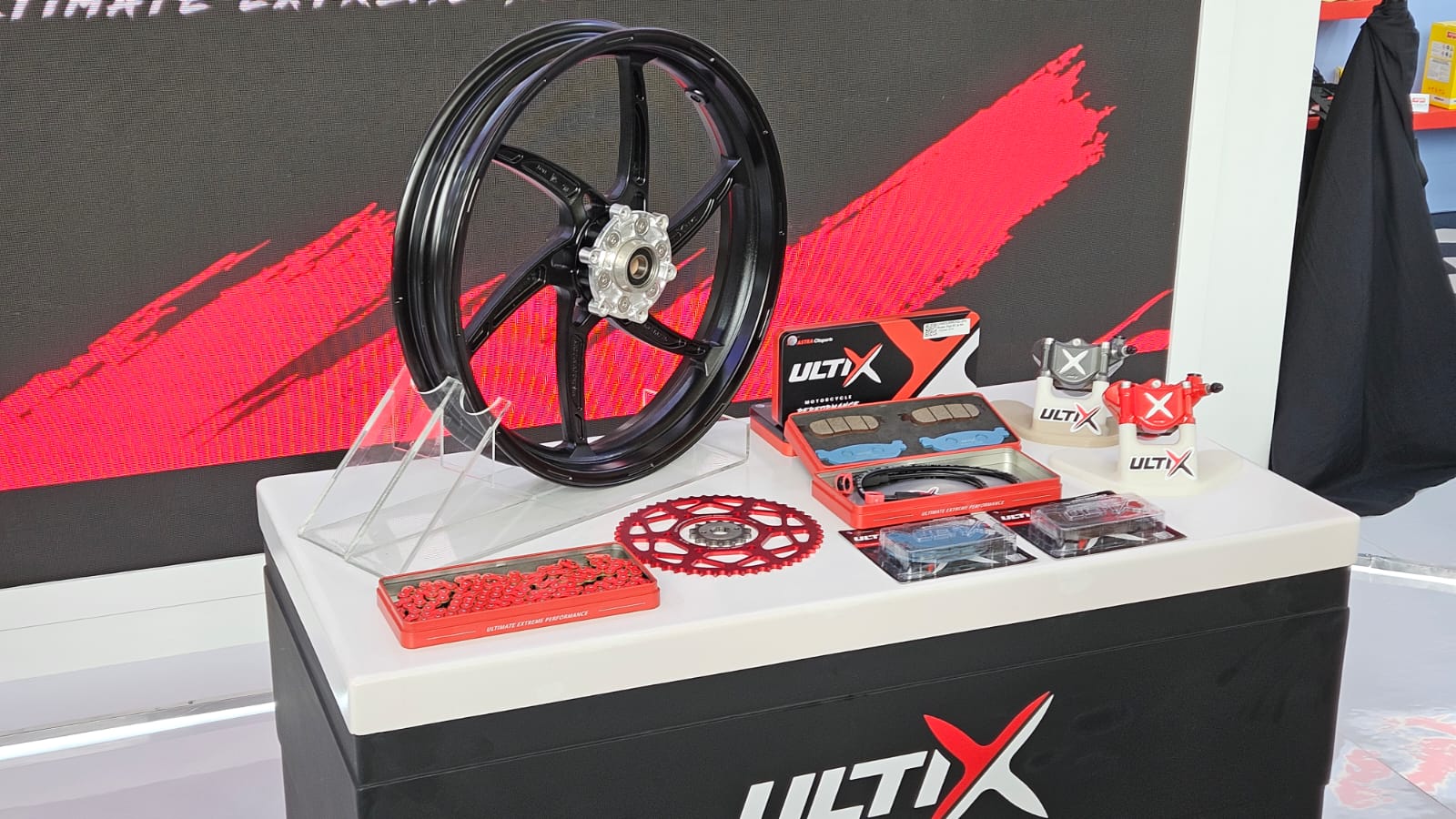 Ramaikan Dunia Balap, Astra Otoparts Rilis ULTI X dengan Produk Unggulan di GIIAS 2025, Ada Kaliper, Kampas Rem, dan Pelek
