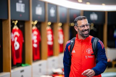 Van Nistelrooy Bukan Sekedar Pelatih Striker MU, Van Gol Jadi Penyambung Antar Generasi Setan Merah