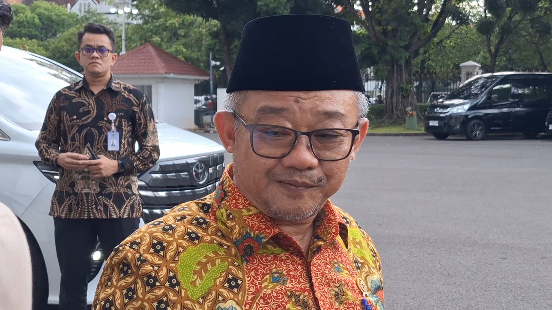 Mendikdasmen: Prabowo akan Umumkan Bantuan untuk Guru Honorer saat Hardiknas 2 Mei 2025