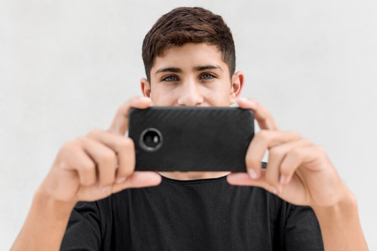 Mau Beli HP dengan Kualitas Kamera Selfie Terbaik 2024? Ini 3 Rekomendasinya