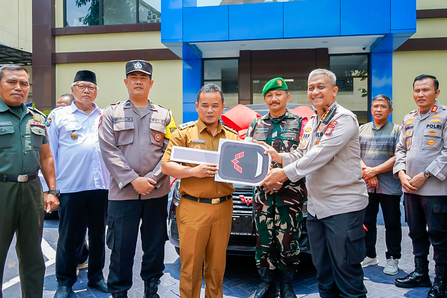 Jadi Juara APJW II 2024, Tiga Pilar Kelurahan Gadang Terima Hadiah Satu Unit Mobil Wuling Formo 