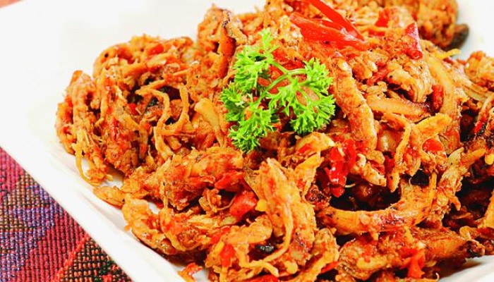 Makan Siang Pakai Apa yang Enak? Coba Masak Ayam Suwir Bumbu Merah Yuk, Begini Caranya