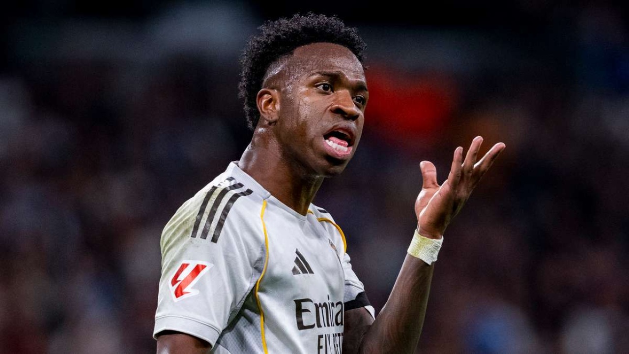 Miranda Sebut Vinicius Jr Masih Jauh dari Level Messi dan Neymar, Ternyata Ini Kekurangannya!