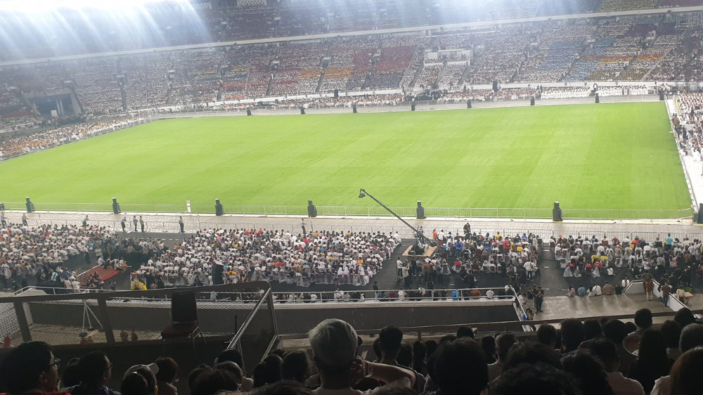 Rumput Stadion Utama GBK Tetap Terjaga saat Misa Paus Fransiskus, Begini Reaksi Warganet