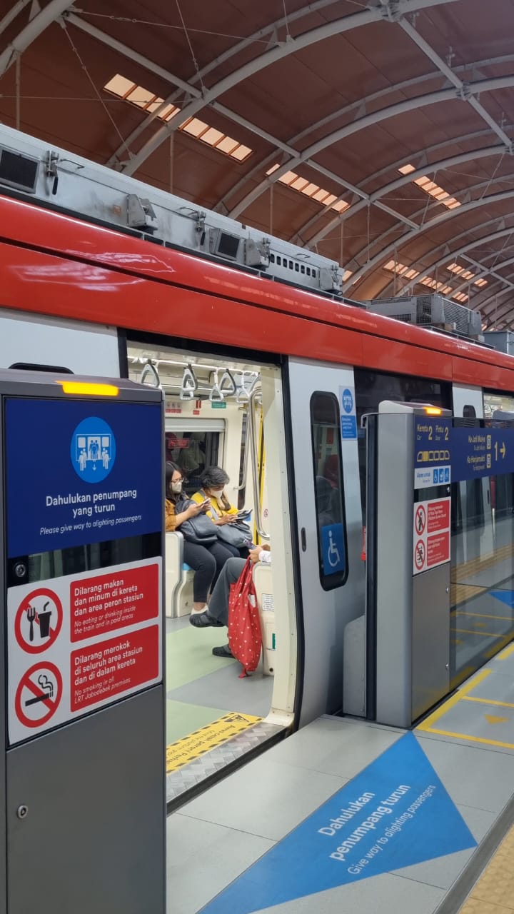MRT Kembali Beroperasi Normal Pasca Insiden Crane Jatuh