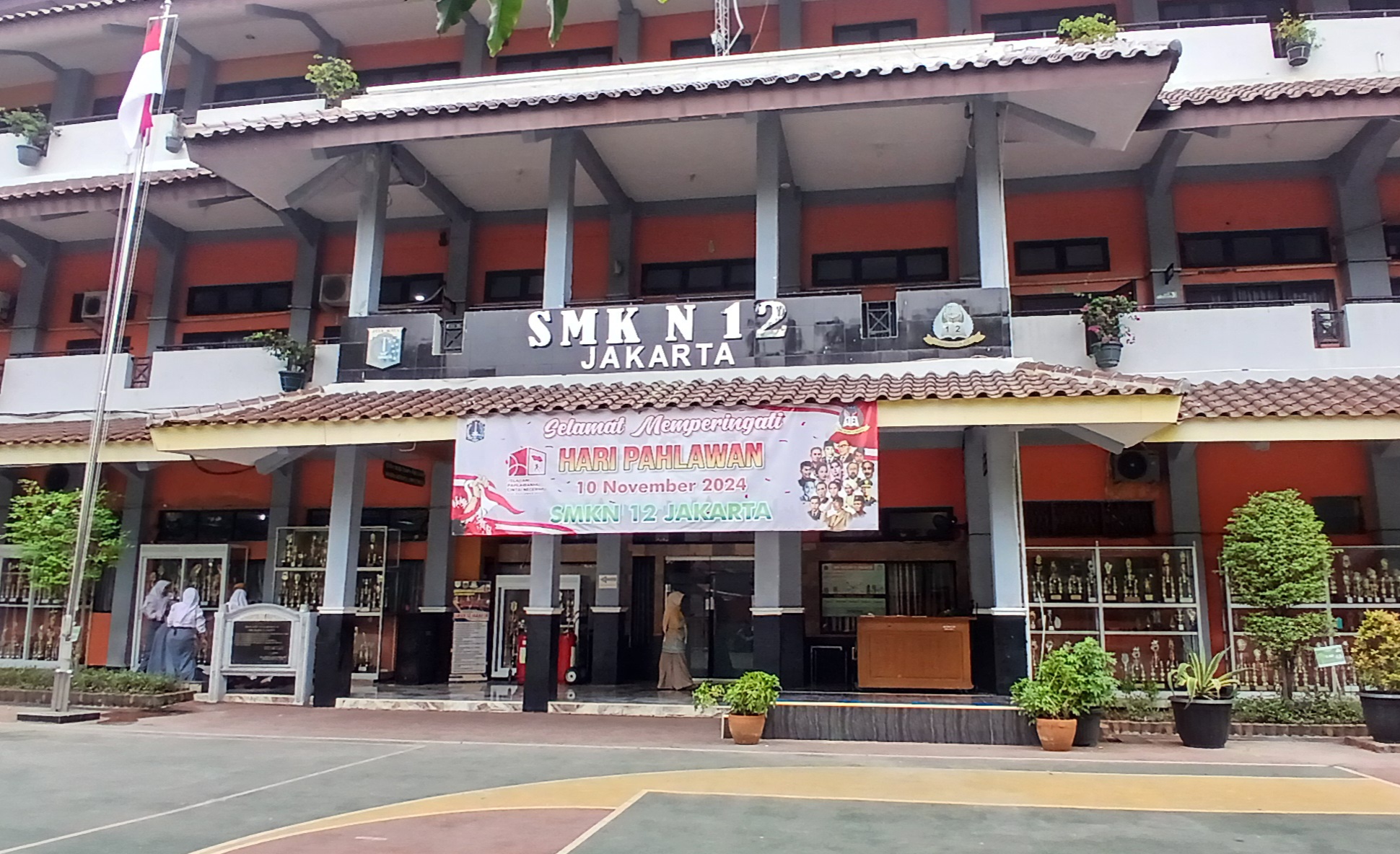 SMKN 12 Jakarta Disatroni Maling Bersajam, 6 Laptop di Ruang Guru Raib