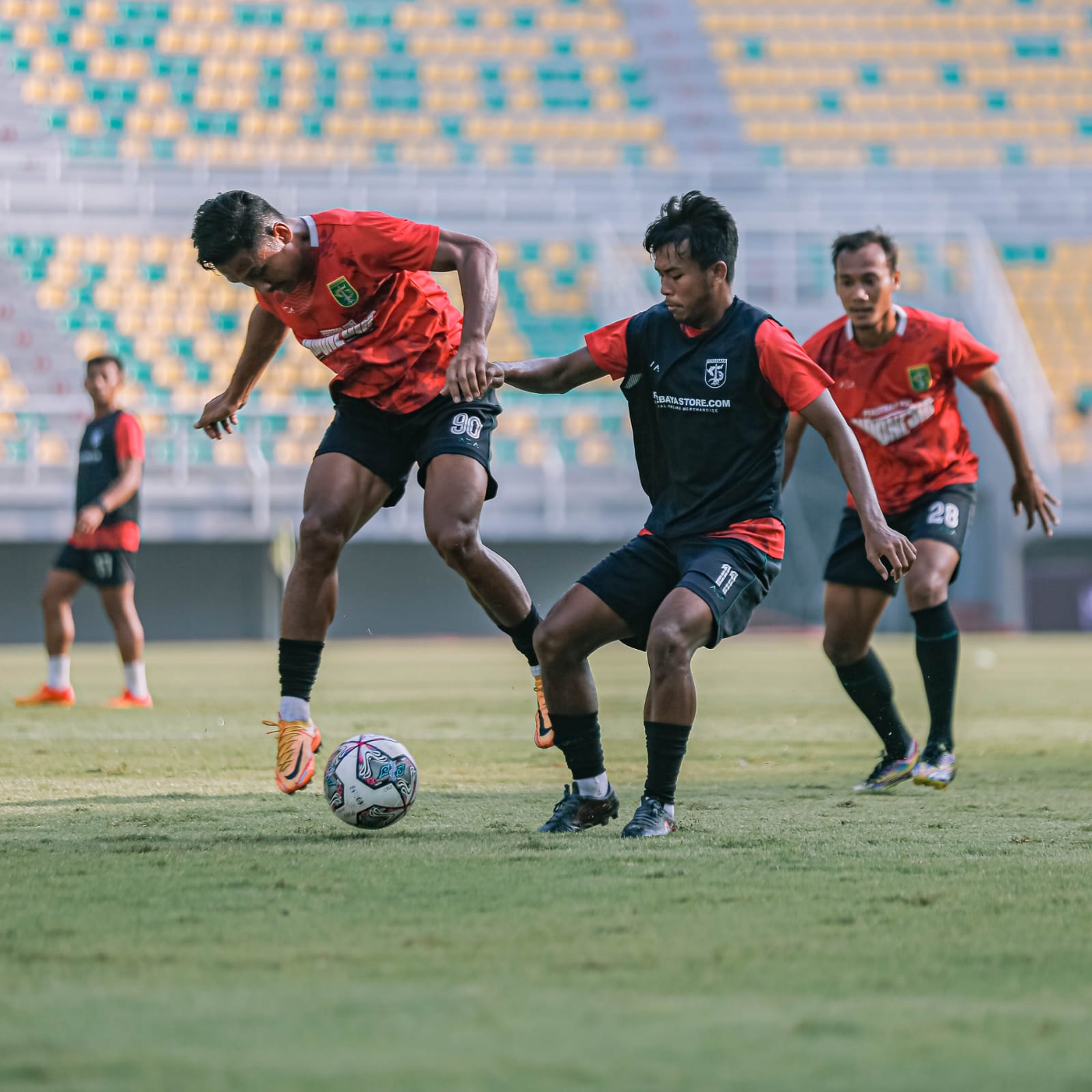 Bentrok Kontra Bhayangkara FC, Persebaya Bawa 22 Pemain untuk Curi Poin  