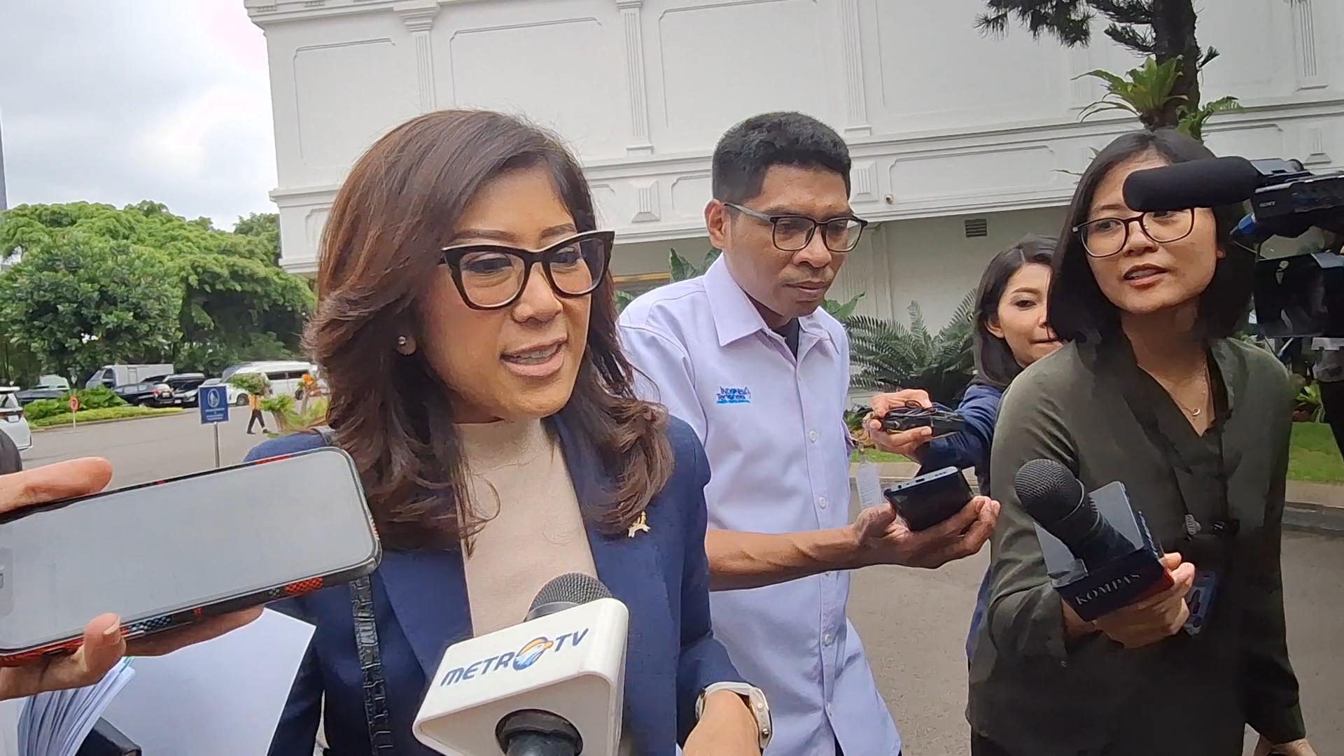 Menkomdigi Bantah Live TikTok Ditutup Pemerintah: Mereka Sukarela