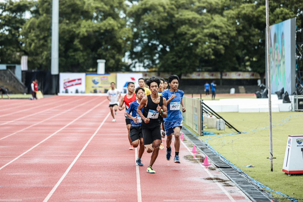 Kawin Gelar! Siswa-Siswi SMPN 3 Surakarta Juarai Nomor Middle Distance 800 meter Pertamina Junior Challenge