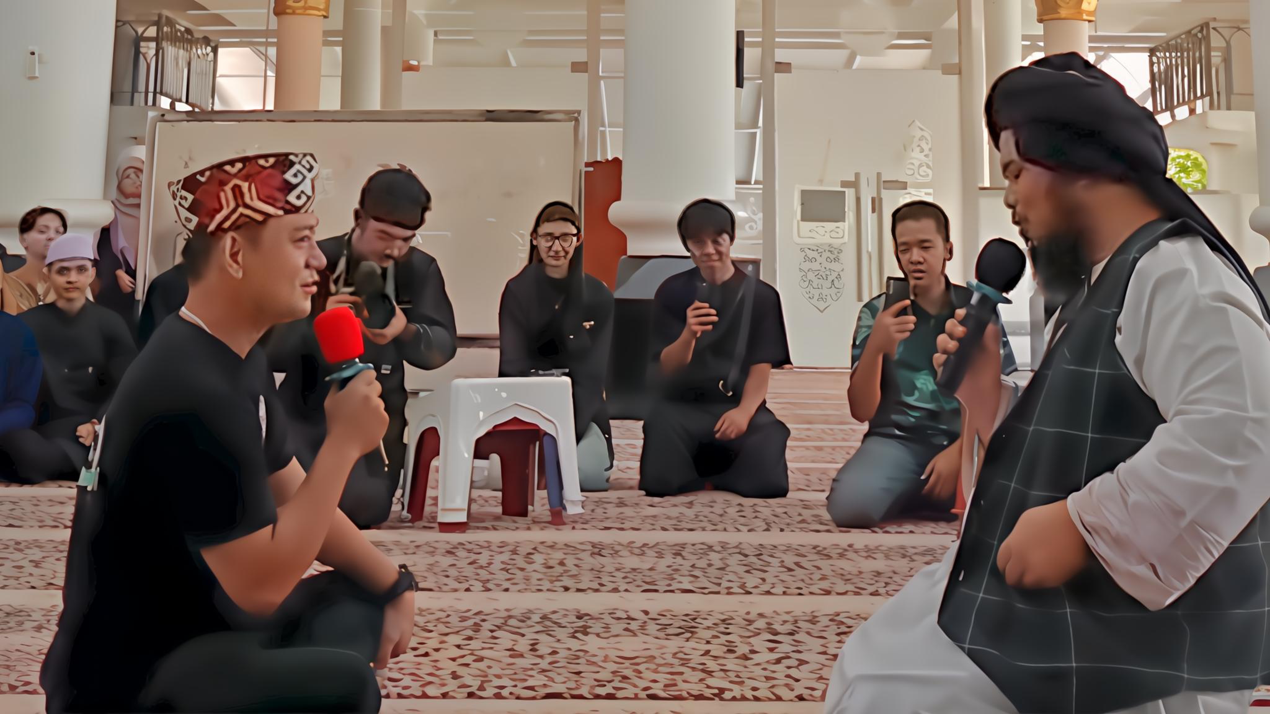 Alhamdulillah, Dibimbing Ustaz Derry Sulaiman Bersyahadat, Bobon Santoso Jadi Mualaf