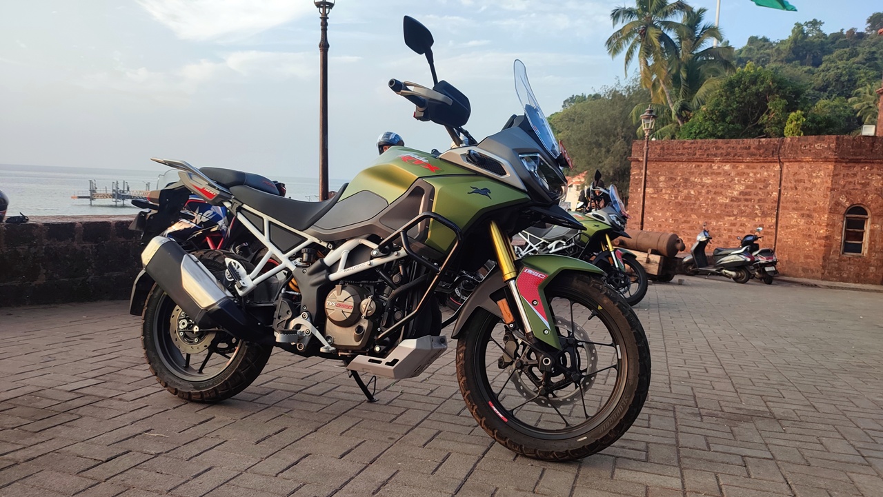 Punya Kualitas Tangguh, TVS Apache RTX300 Jadi Motor Terbaik di India Motorcycle Of The Year 2025