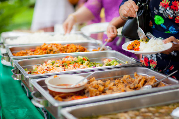 8 Menu Makanan Prasmanan yang Enak, Mewah, tapi Hemat Anggaran