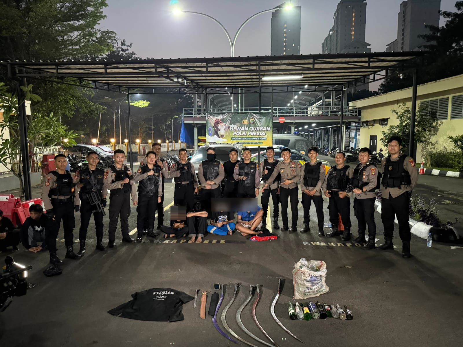 Petantang-petenteng Bawa Sajam, Empat Remaja Dibekuk Polres Jakpus di Kawasan Menteng