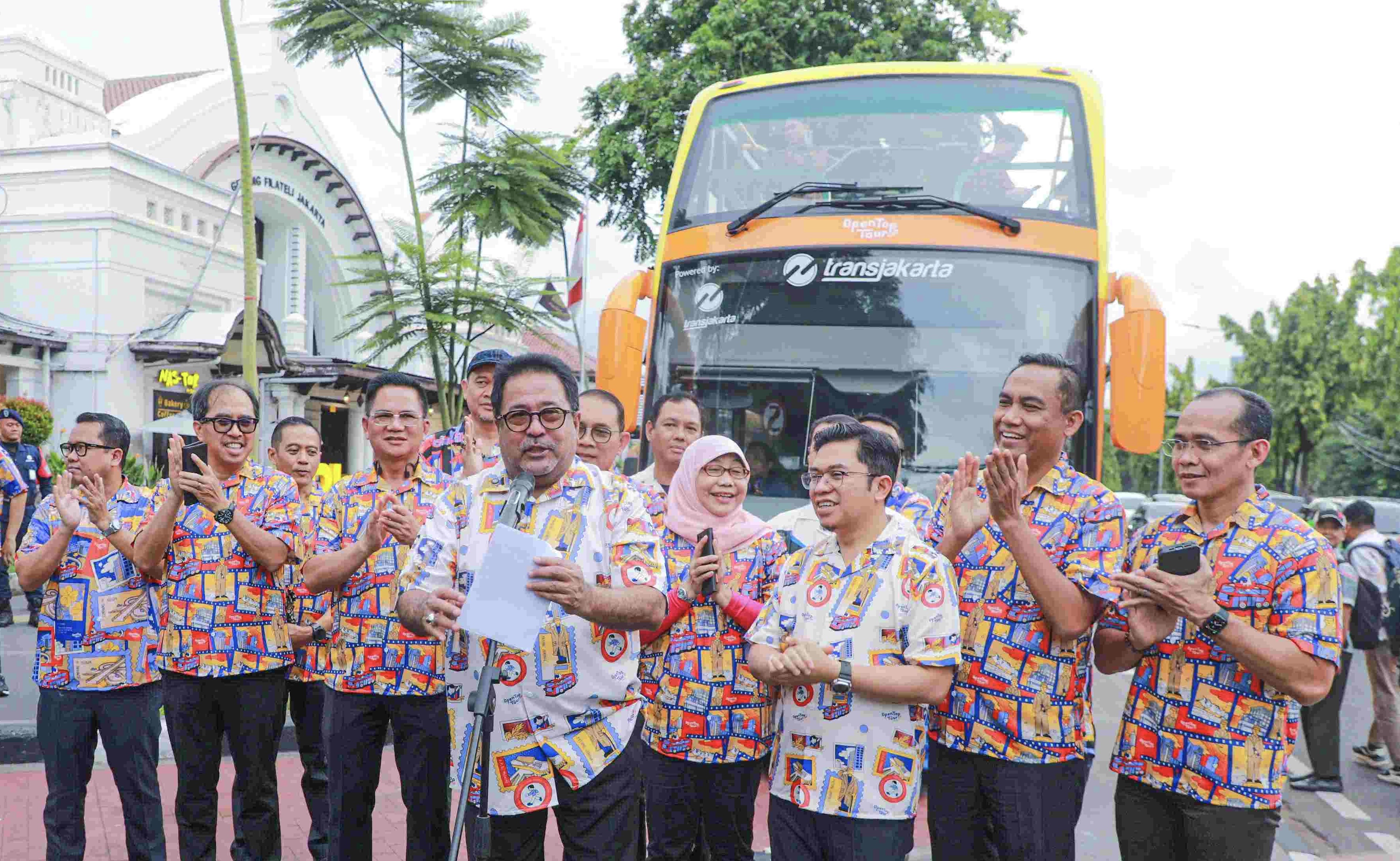 Hidupkan Kawasan Pasar Baru, Wagub Rano Resmikan Bus Open Top Tour of Jakarta 